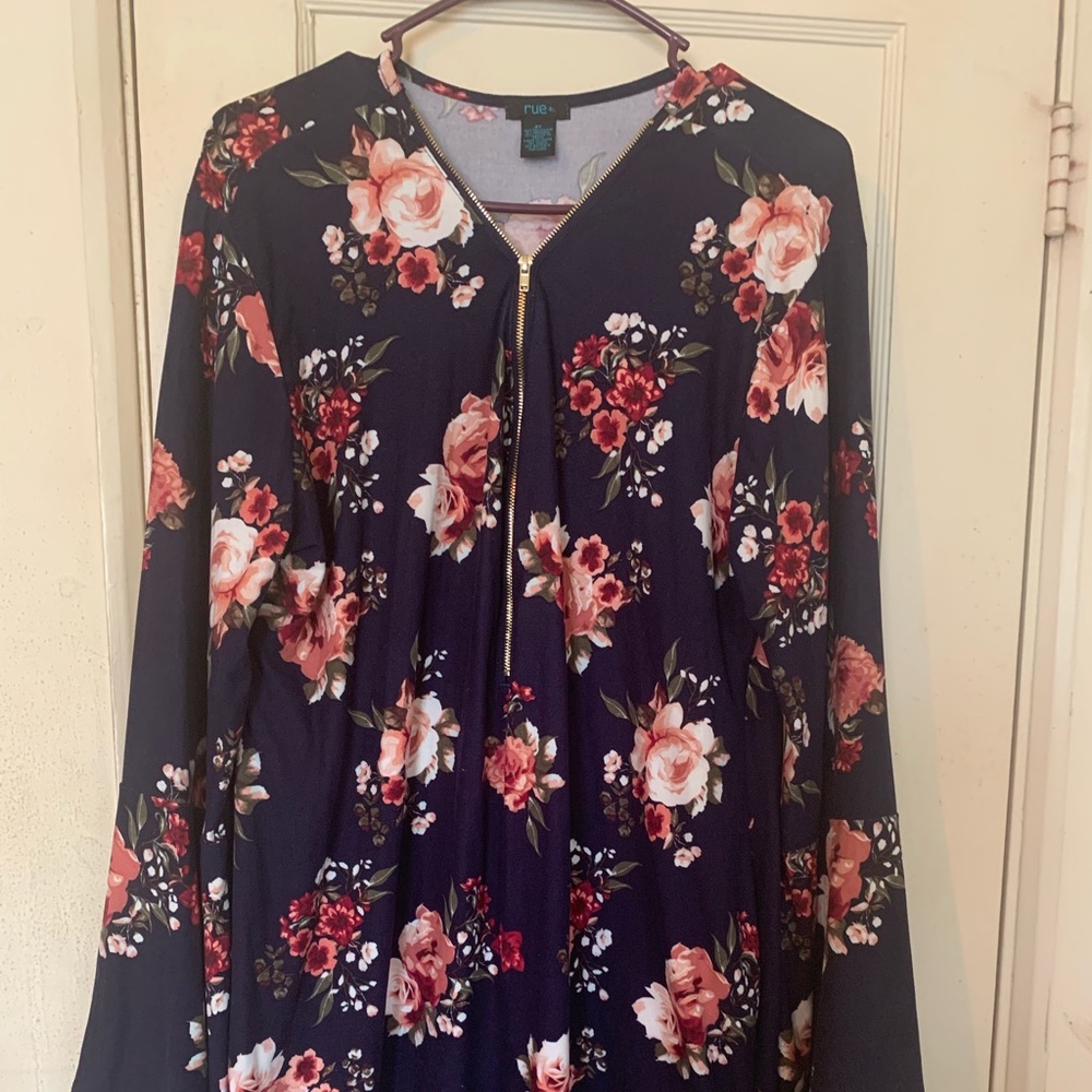 Dress - Picture 2 of 4